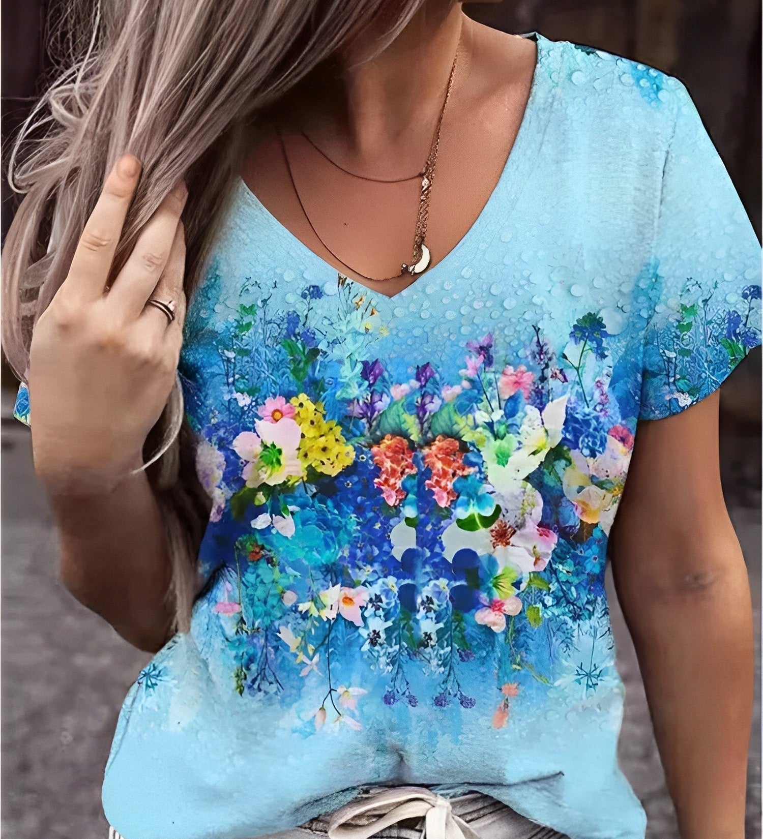 T-shirt med blomsterprint og V-udskæring – Romantisk boheme stil