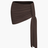 To-delt Sæt med Asymmetrisk Top og Knyttet Mini Nederdel – Minimal Chic