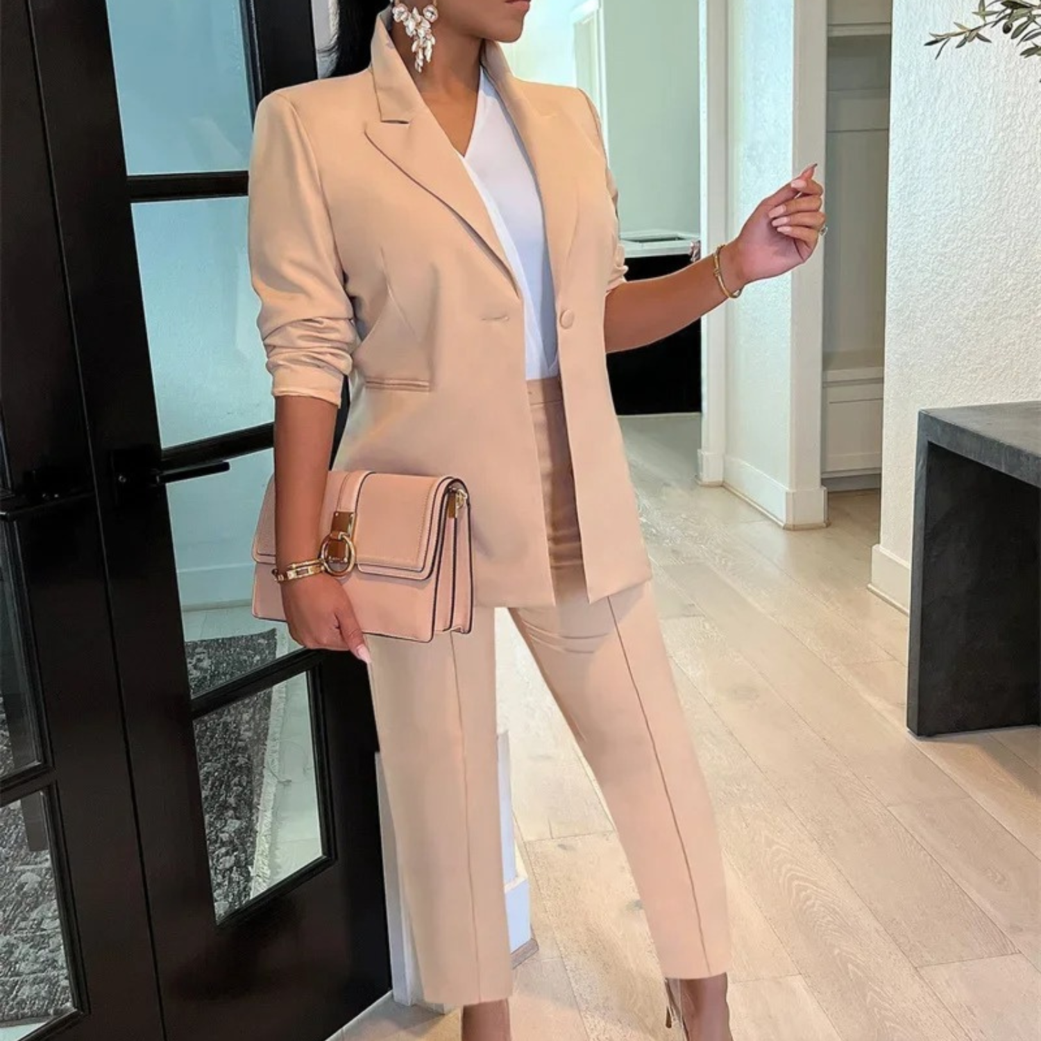 Elegant Jakkesæt med Blazer og Slim Bukser – Moderne Stil til Job og Hverdag