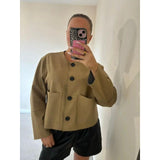 Kort Jakke med Klassisk Snit og Elegant Hverdagslook