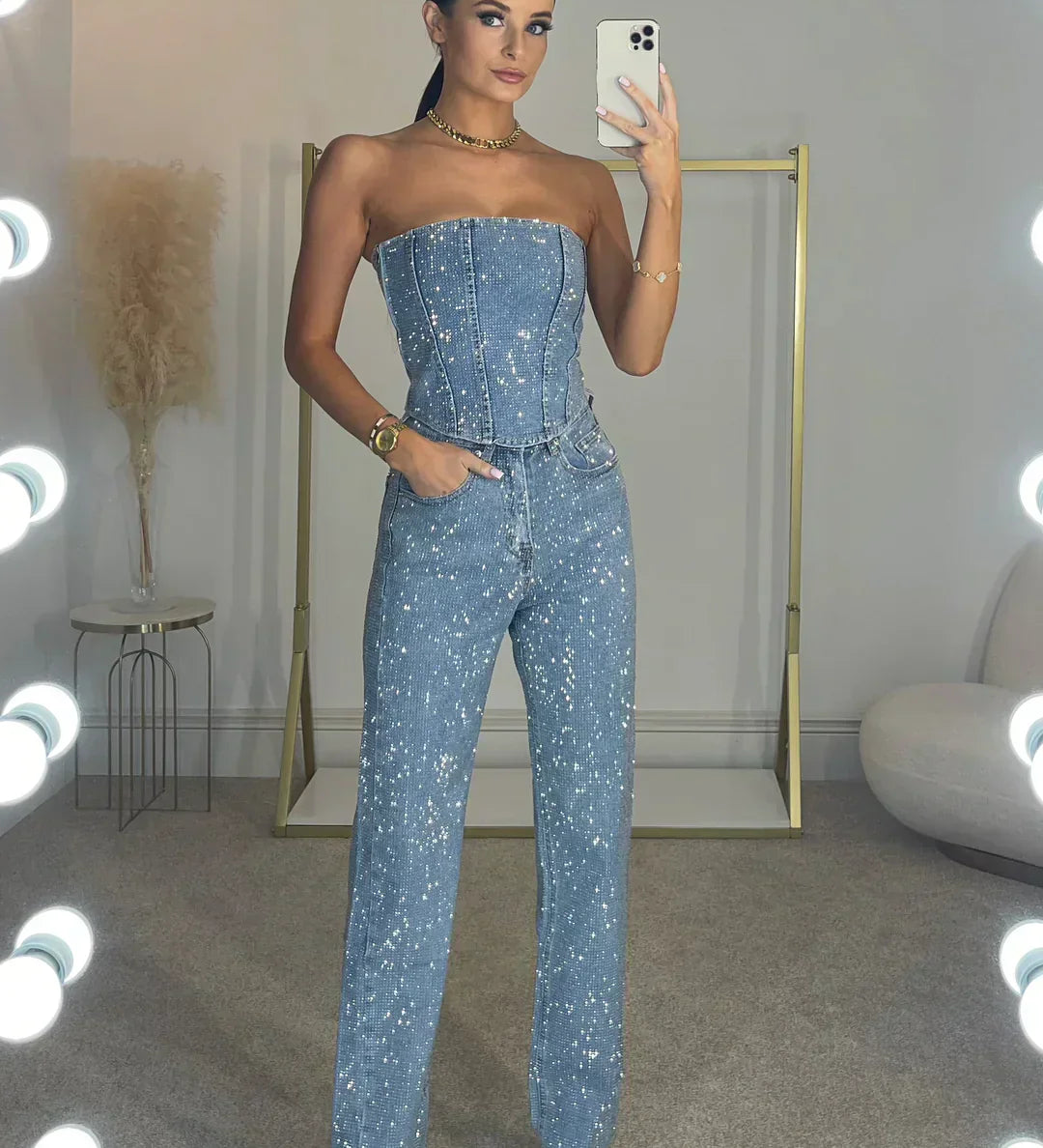 Elegant Stropfri Denim-dragt – Tidløs og Flatterende Silhuet