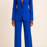 Elegant jakkesæt med blazer og bukser i tidløst design