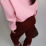 Cropped hoodie med broderede detaljer og afslappet pasform