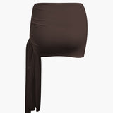 To-delt Sæt med Asymmetrisk Top og Knyttet Mini Nederdel – Minimal Chic