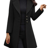 Elegant figursyet damefrakke med klassisk revers og knaplukning