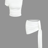 To-delt Sæt med Asymmetrisk Top og Knyttet Mini Nederdel – Minimal Chic