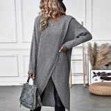 Asymmetrisk strikkjole med slå-om effekt og elegant pasform