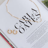 Guld snoede hoop øreringe til kvinder – elegant og tidløst design