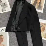 Kort Blazer med Markerede Revers og Elegant Moderne Snit