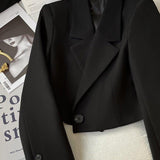 Kort Blazer med Markerede Revers og Elegant Moderne Snit