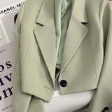 Kort Blazer med Markerede Revers og Elegant Moderne Snit