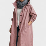 Mellemlang frakke med enkel lukning og afslappet pasform – tidløs komfort til hverdagen