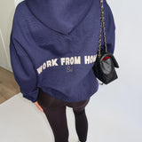 Oversized hoodie med broderet logo og afslappet komfort