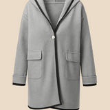 Elegant dameponcho i uldlook med knapdetaljer og løs pasform