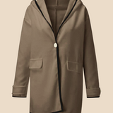 Elegant dameponcho i uldlook med knapdetaljer og løs pasform