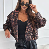 Kort Bikerjakke med Leopardmønster – Elegant og Rå Stil