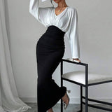 Elegant tofarvet maxikjole med draperet top – Formelt og feminint