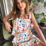 Blomstret sæt med top og shorts – Sommerlook med farver