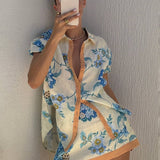 Blomstrende sæt med skjorte og shorts – Sommer outfit til kvinder