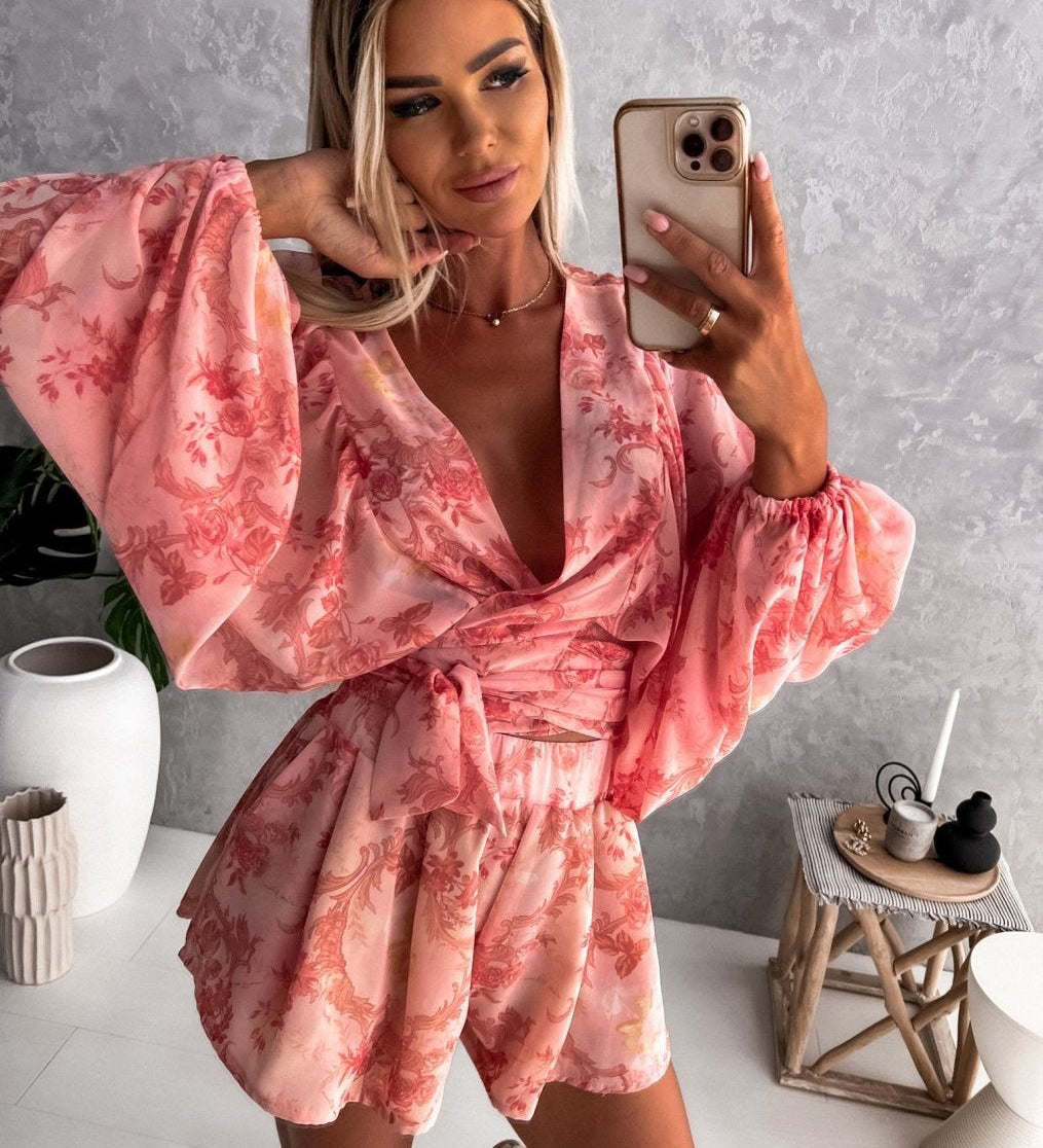 Boheme playsuit med blomsterprint og lange ærmer – perfekt til sommer