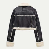 Kort Jakke med Kontrastforing og Elegant Moderne Look