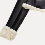 Kort Jakke med Kontrastforing og Elegant Moderne Look