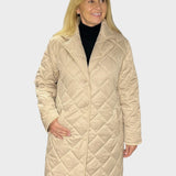 Lang Quiltet Vinterfrakke – Let Varme og Tidløst Design