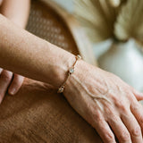 Elegant Guldarmbånd med Runde Krystaller i Tidløst Design