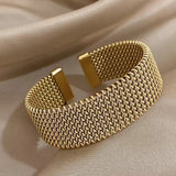 Bredt Mesh Manchetarmbånd i Tidløst Design