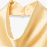 Halterneck top i satinlook med elegant fald