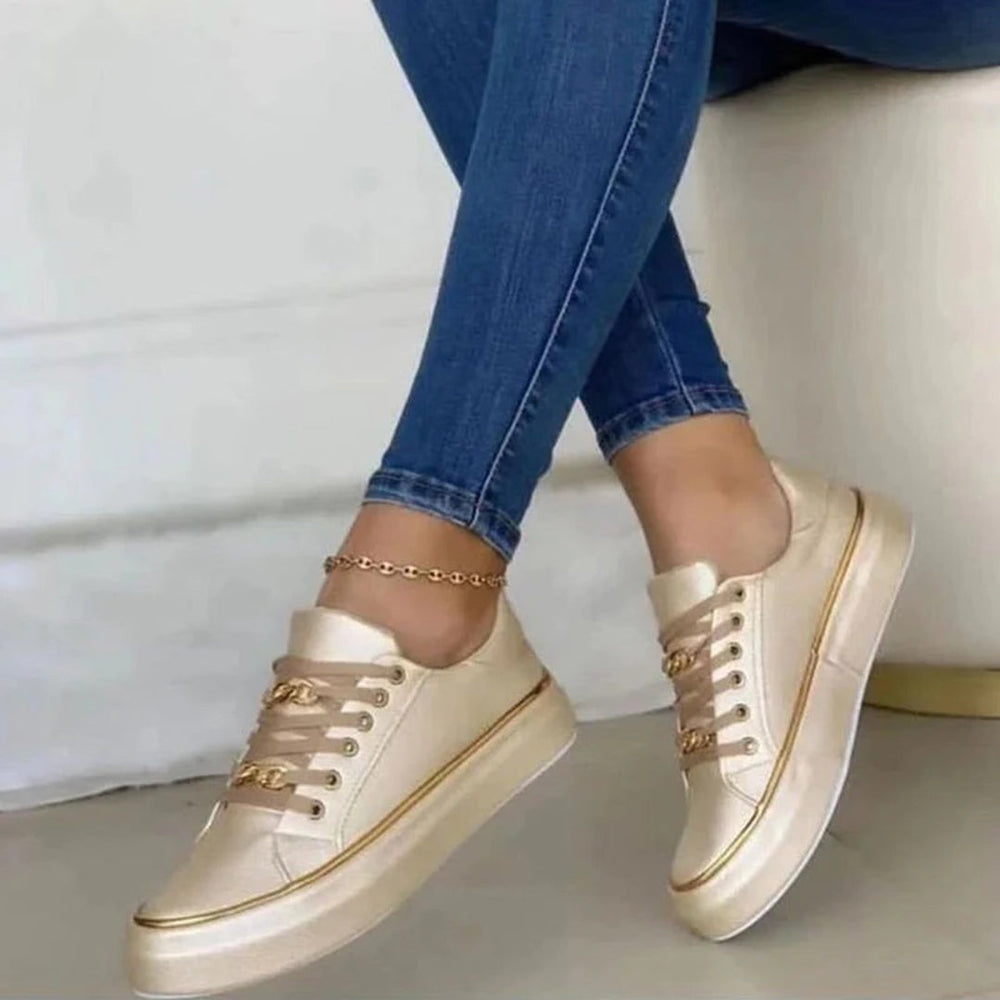 Hvide sneakers til kvinder med gulddetaljer og platform