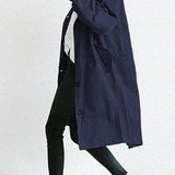 Lang trenchcoat til kvinder – stilfuld og let frakke i moderne design