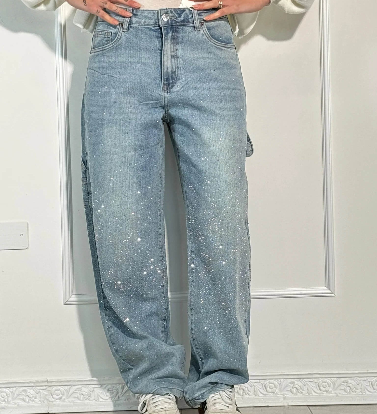 Baggy jeans til kvinder med malerpletter – afslappet stil og kreativt design