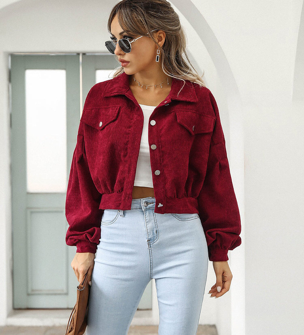 Kort Denimjakke til Kvinder – Trendy Cropped Jakke med Løstsiddende Pasform
