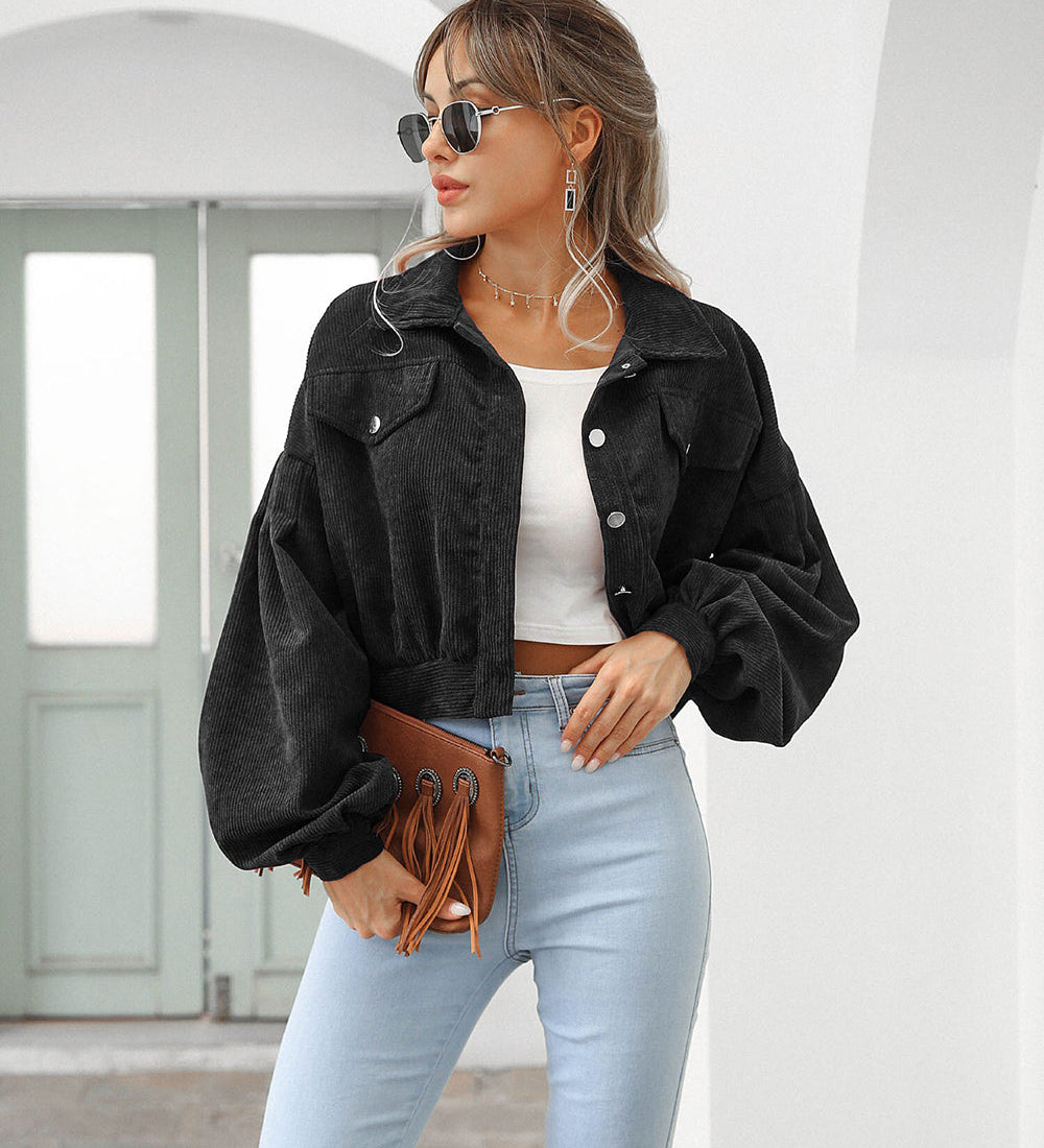 Kort Denimjakke til Kvinder – Trendy Cropped Jakke med Løstsiddende Pasform