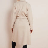 Lang klassisk damefrakke – elegant frakke med dobbeltradet design