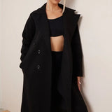 Lang klassisk damefrakke – elegant frakke med dobbeltradet design