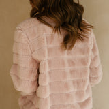 Kort faux fur jakke til kvinder – elegant og blød pelsjakke til hverdag og fest