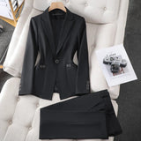 Elegant Jakkesæt med Blazer og Bukser – Stilrent Look med Moderne Pasform