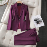 Elegant Jakkesæt med Blazer og Bukser – Stilrent Look med Moderne Pasform