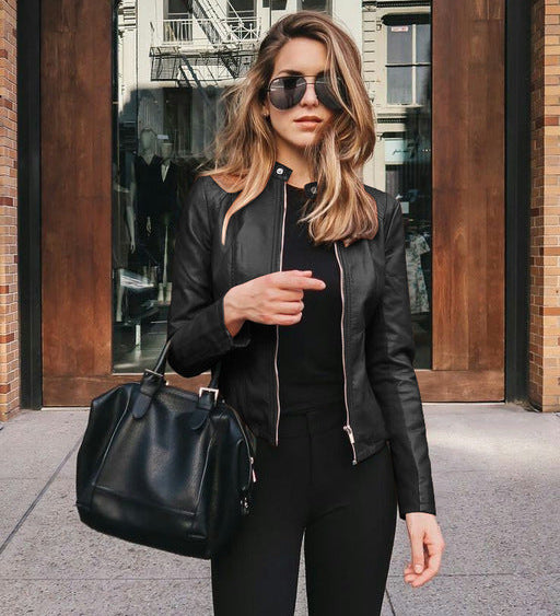 Kort dame læderjakke – stilfuld jakke i moderne bikerlook