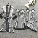 Elegant satin nattøjssæt med kimono, top og bukser