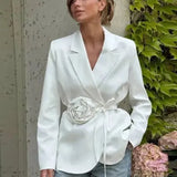 Elegant Blazer med Taljebælte og Feminint Klassisk Look