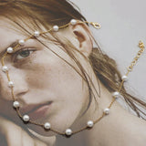 Minimalistisk Guld Choker Halskæde med Små Perler