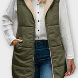 Lang Quiltet Vest med Hætte – Let Varme og Casual Stil