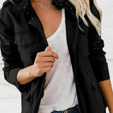 Let jakke med knapper og afslappet hverdagslook