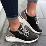 Lys blå sneakers til kvinder med metallic detaljer og høj sål