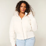 Kort Vatteret Jakke med Hætte og Moderne Casual Stil