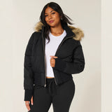 Kort Vatteret Jakke med Hætte og Moderne Casual Stil