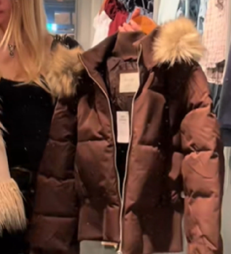 Kort Vatteret Jakke med Hætte og Moderne Casual Stil